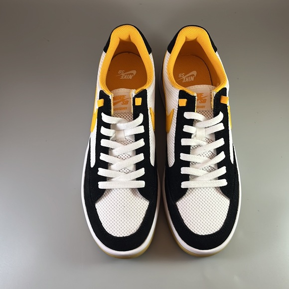 nike sb adversary gold